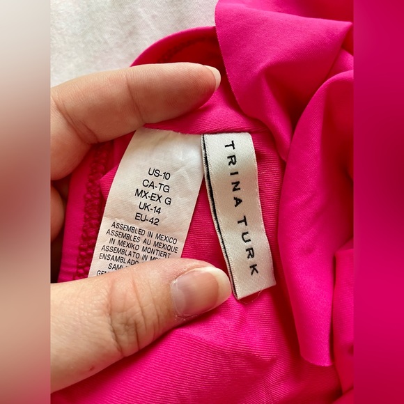 TRINA TURK hot pink bikini off shoulder bandeau ruffle top women’s size 10 - Picture 5 of 5